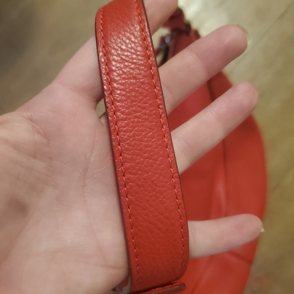 Kate Spade New York Lori Berkshire Road Red Leather Hobo Bag. - Picture 7 of 16